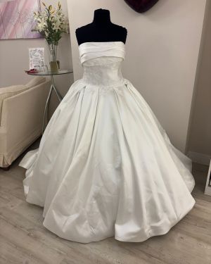 LQ Bridals: 2402410